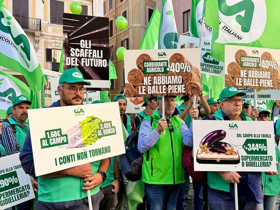 Agricoltori cuneesi in piazza a Roma: "La crisi è tutta sulle nostre spalle e su quelle dei cittadini. Uniamo le forze contro la speculazione" [FOTO]