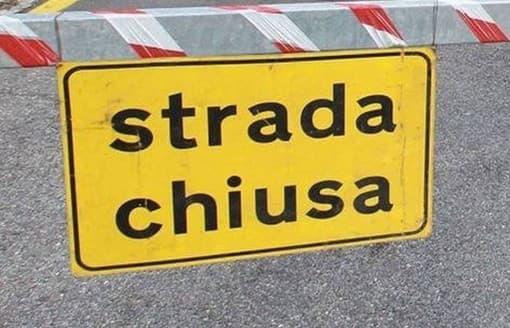 Chiude via Roma a Tollegno: comincia la messa in sicurezza del versante