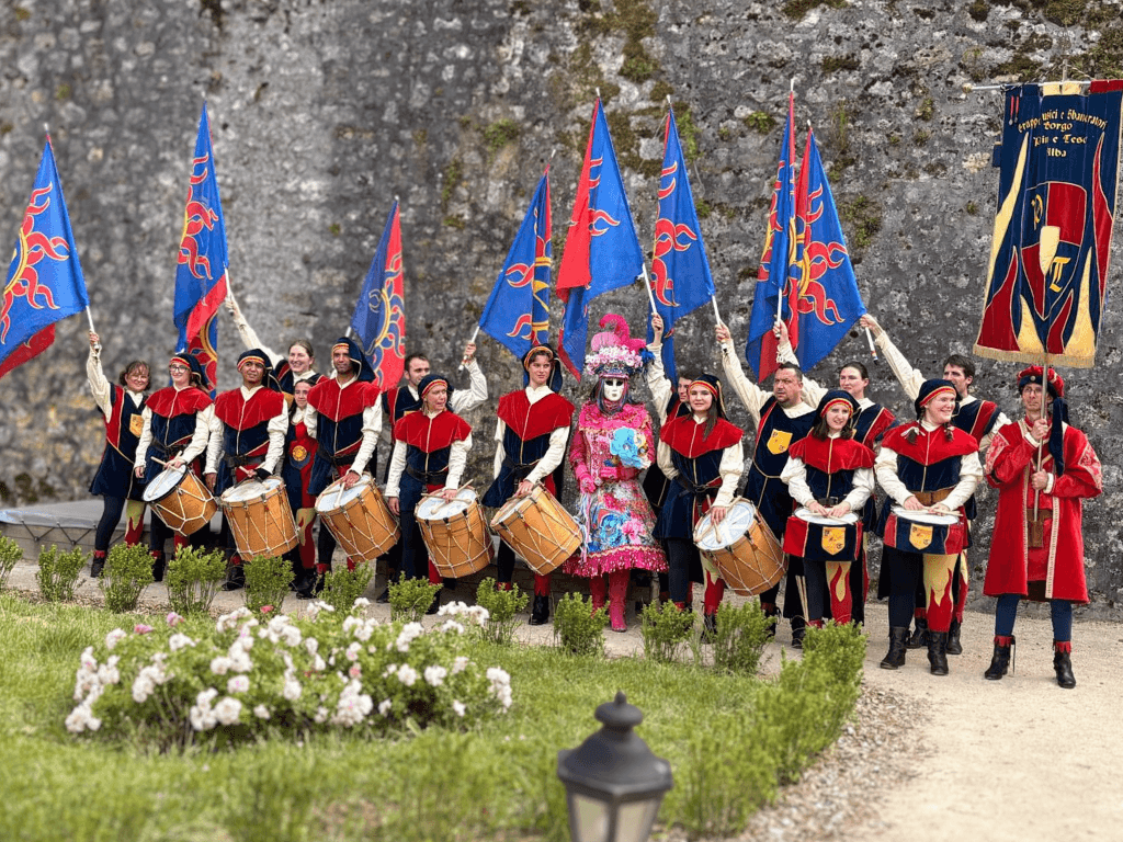 Rosso e turchino da Alba oltreconfine: il Borgo Patin e Tesor conquista Chanaz