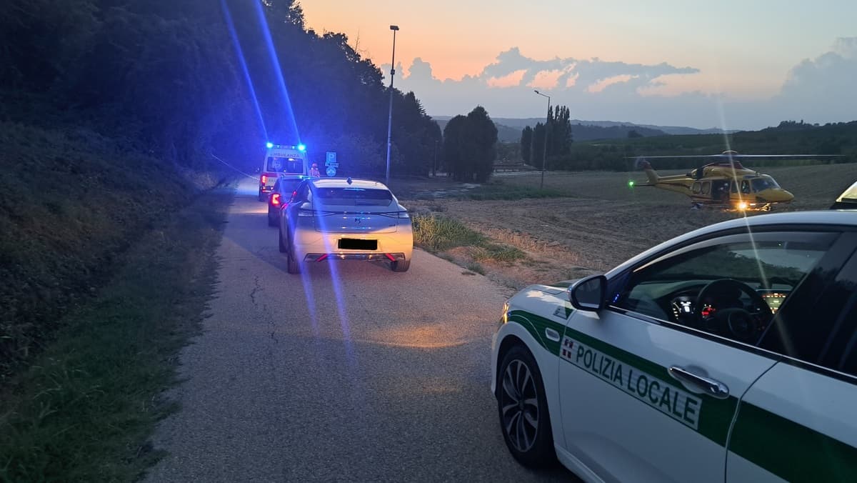 Guarene, cade dal monopattino: minorenne elitrasportato in gravi condizioni al Cto di Torino