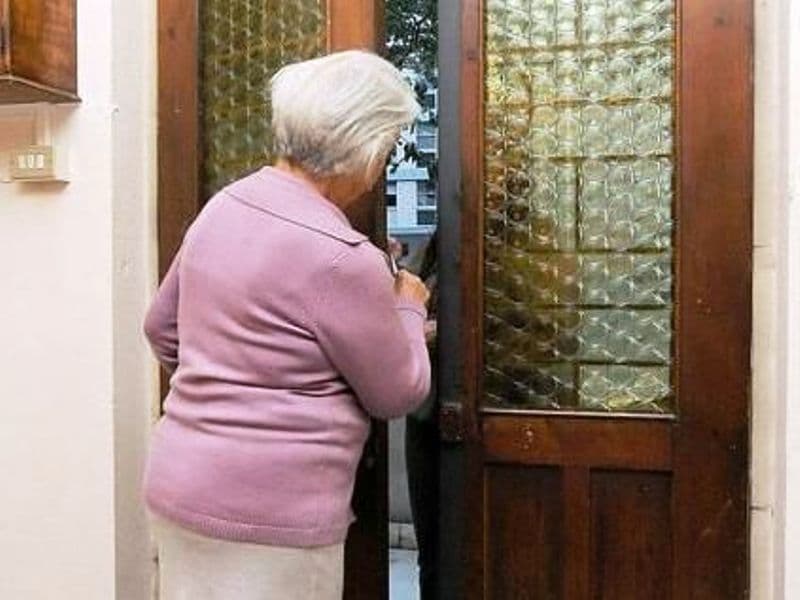 Truffe agli anziani e falsi addetti Smat: scatta l'allerta a Moncalieri