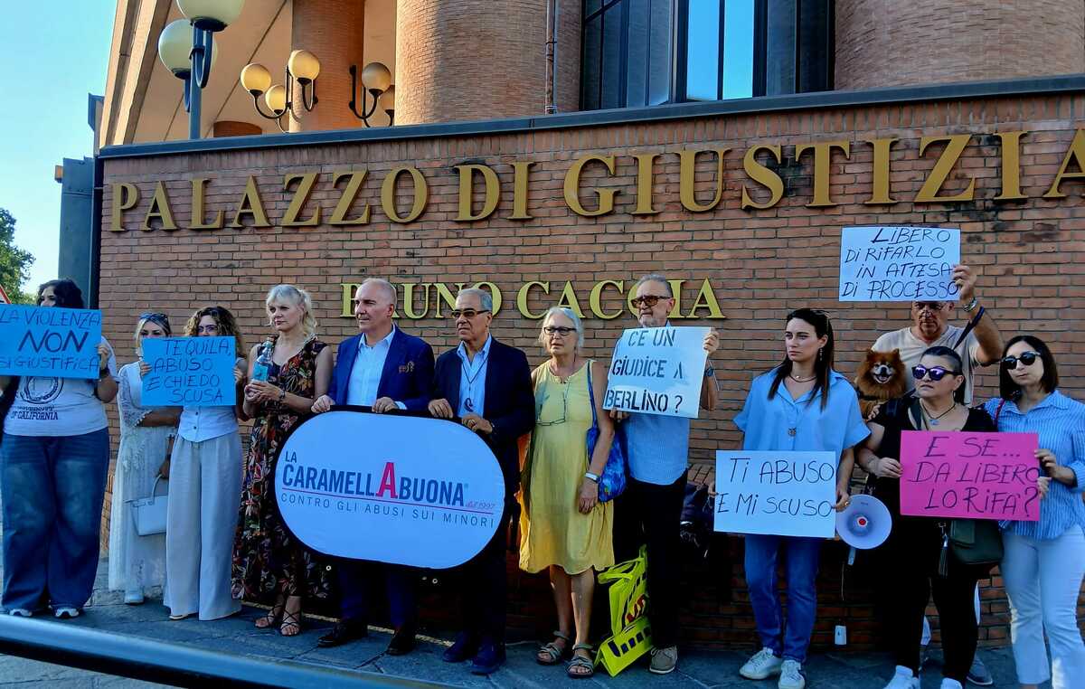 Aggressione sessuale a una 13enne, La Caramella Buona manifesta davanti al Tribunale di Torino