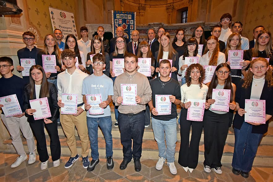 I Cavalieri di San Michele del Roero hanno premiato 34 studenti roerini