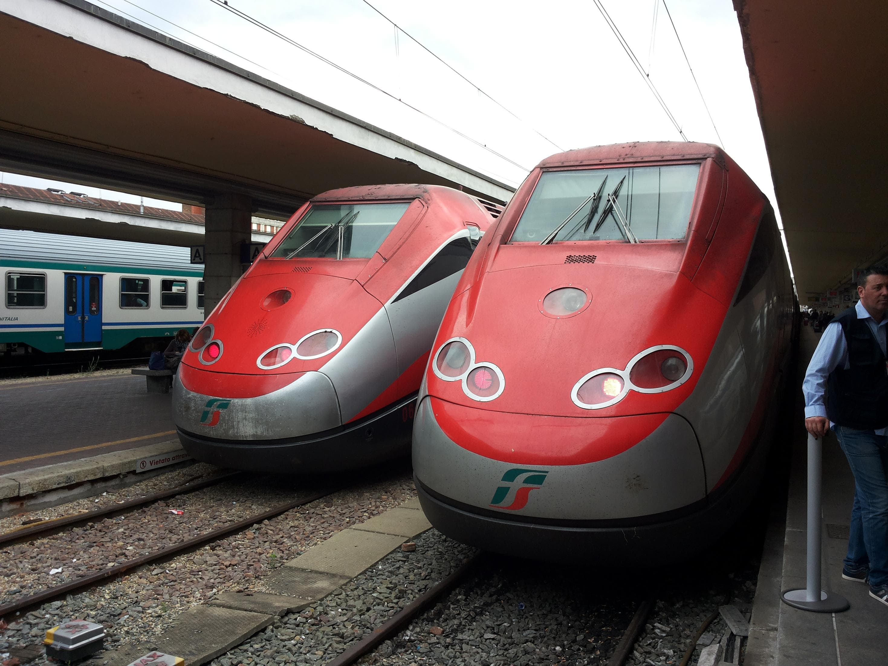 Verifiche tecniche sulla linea AV Milano-Bologna, treni da e per Torino in ritardo fino a oltre 60 minuti