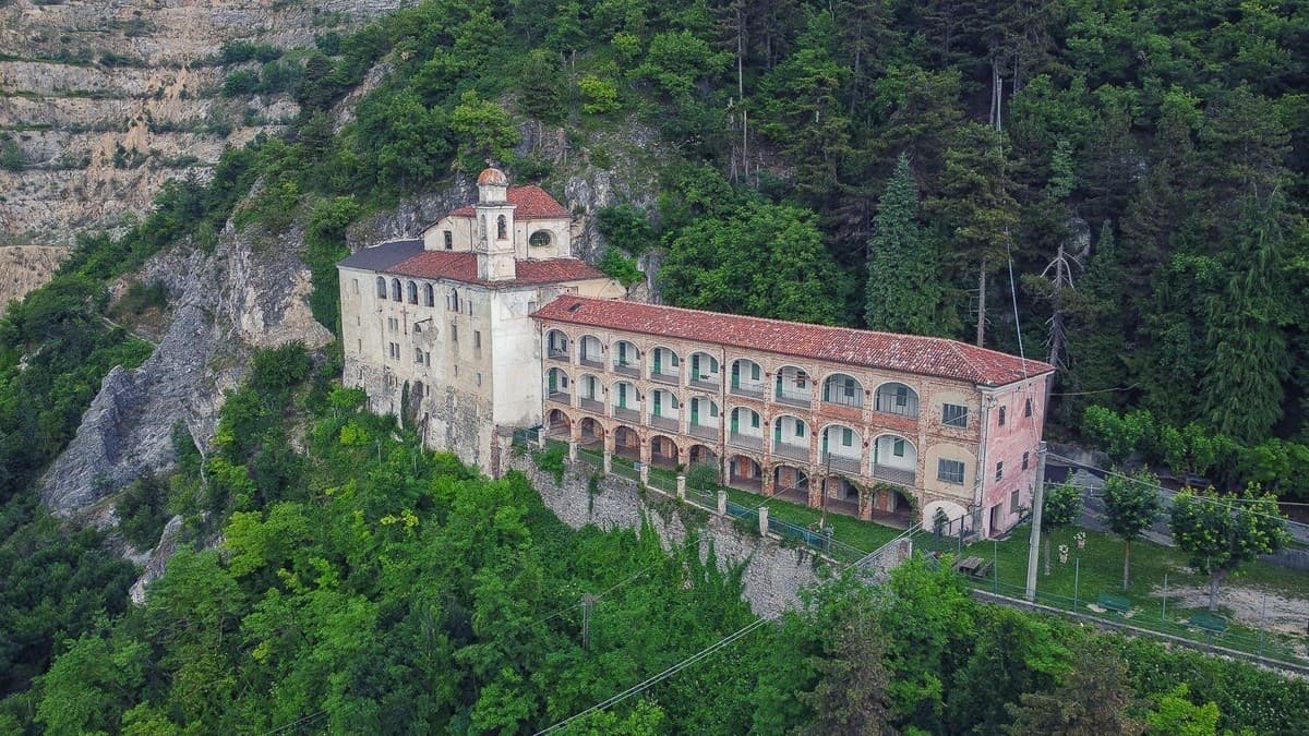 Il Santuario di Santa Lucia a Villanova Mondovì ospita una speciale mostra di “icone sacre moderne”   