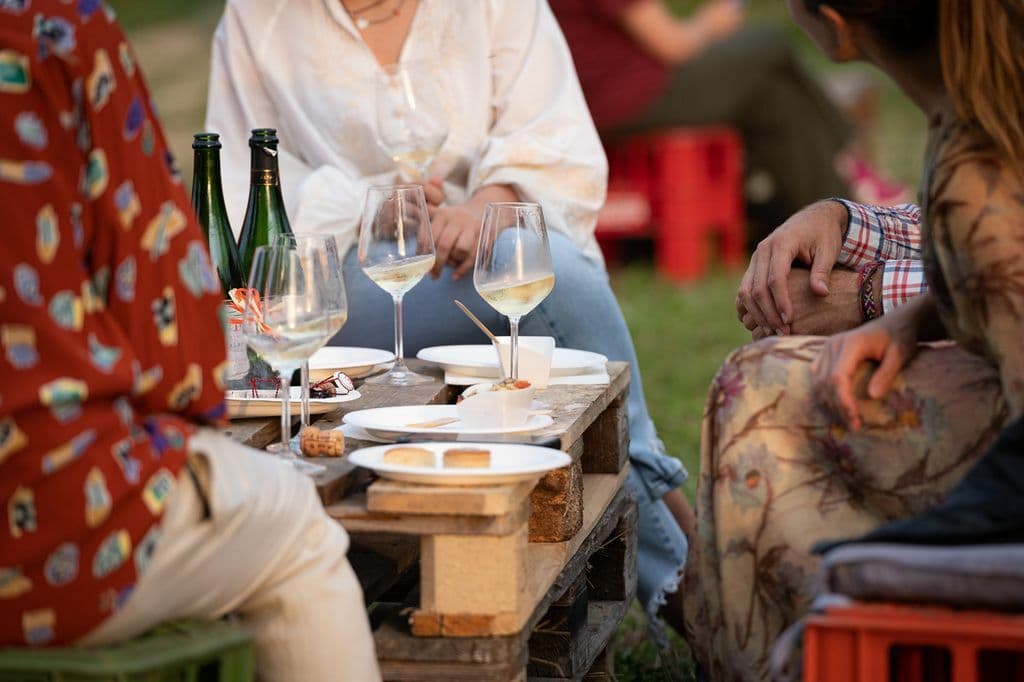 Il 3 luglio un aperitivo tra i filari dei Produttori in Clavesana per festeggiare l’estate insieme, prenotazioni aperte