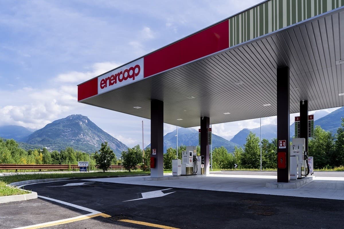 Caro carburanti, Nova Coop allinea i prezzi Enercoop a 1,99 euro per la benzina e 2,19 euro per il gasolio