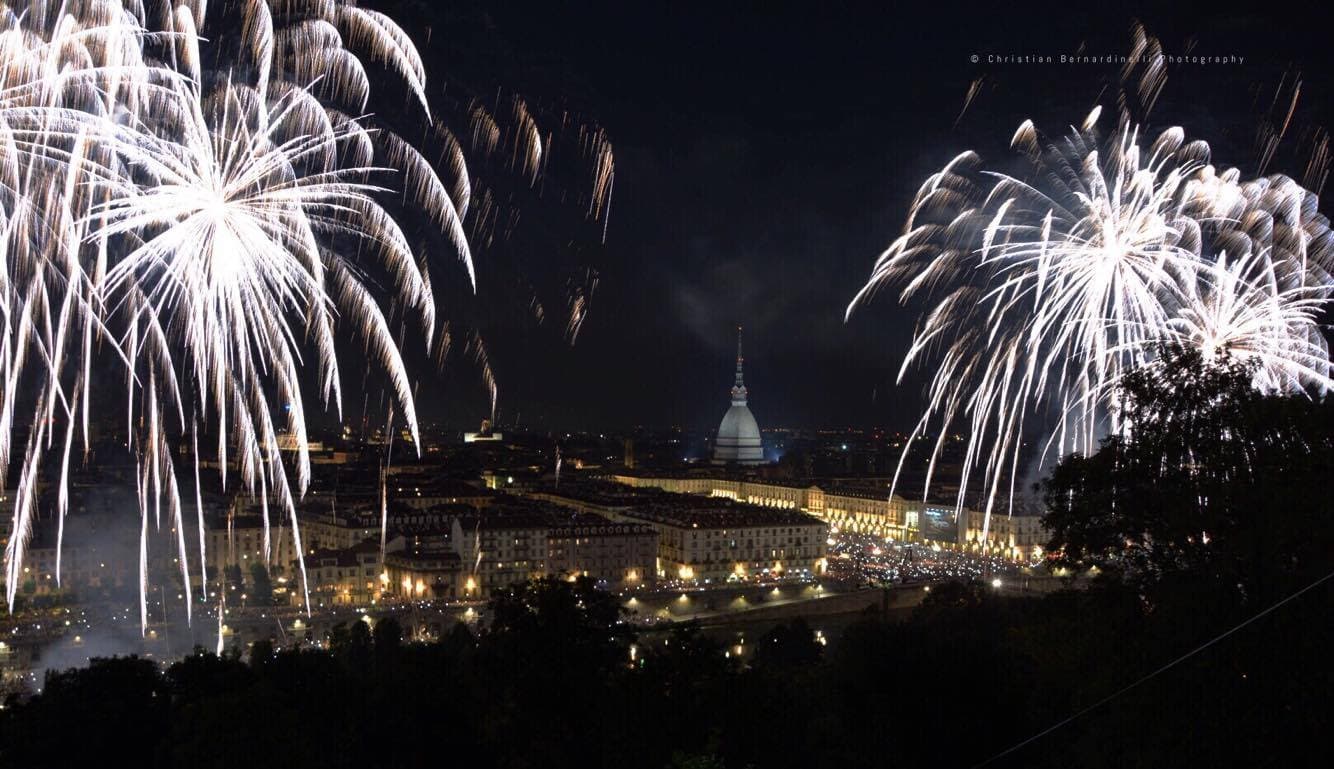San Giovanni 2026, Torino si accende: stasera i fuochi d’artificio musicali, ecco da dove vederli meglio