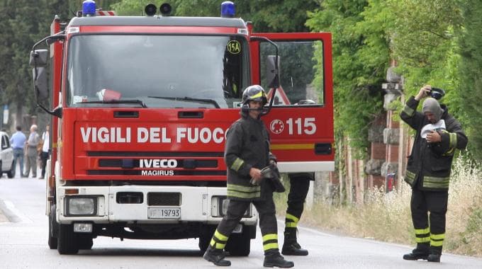 Ditta di scavi trancia un tubo del gas a Brondello: vigili del fuoco sul posto