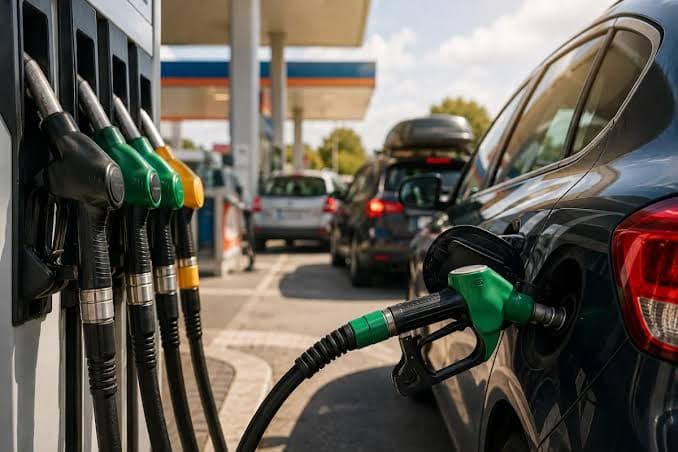 Ferragosto: rincari sui carburanti, benzina vicina ai 2 euro, diesel supera i 2,08