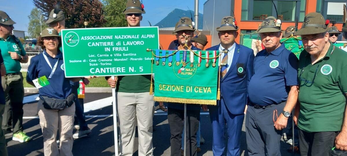 Ceva premiata a Gemona: una medaglia per gli Alpini che ricostruirono il Friuli