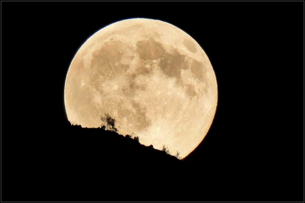La Luna del Raccolto sorge in Valle Cervo
