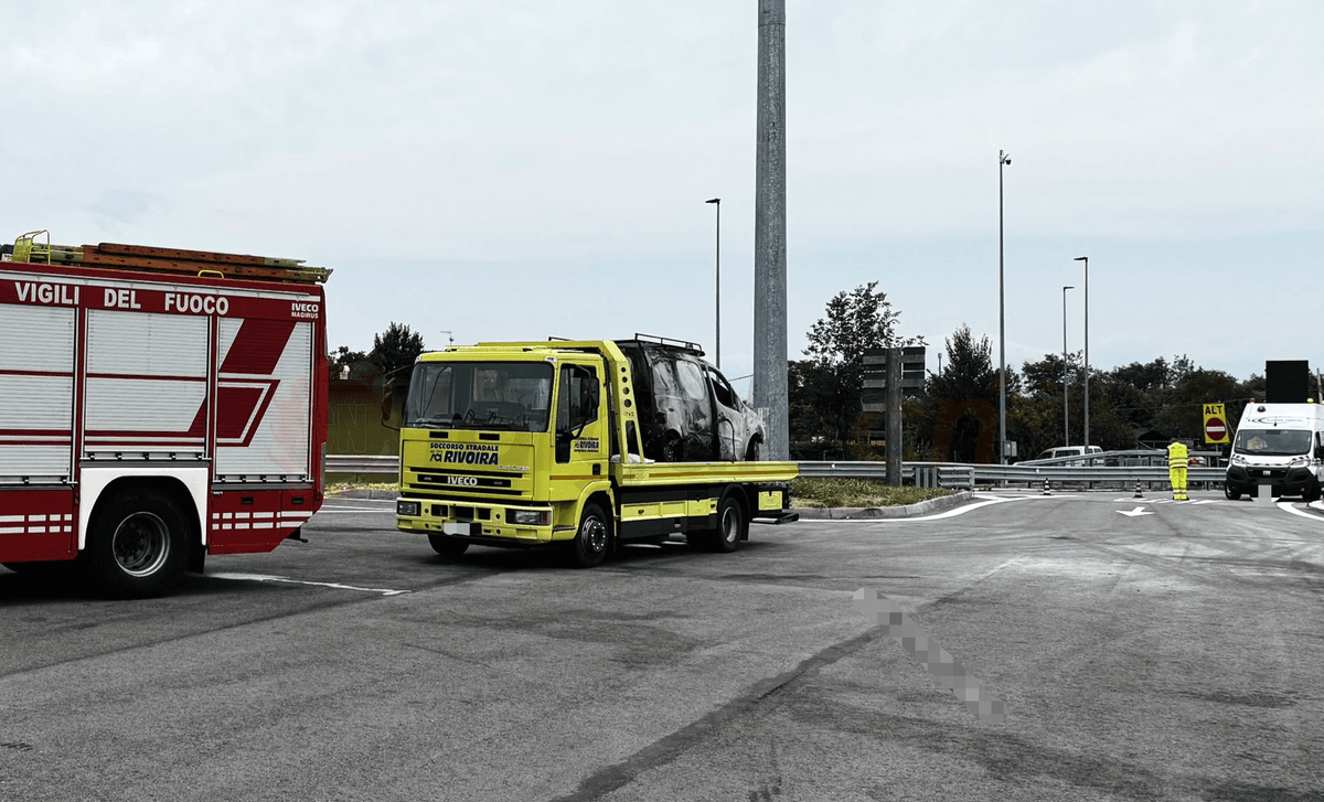 Ancora un mezzo a fuoco sull’autostrada Torino-Savona [FOTO]