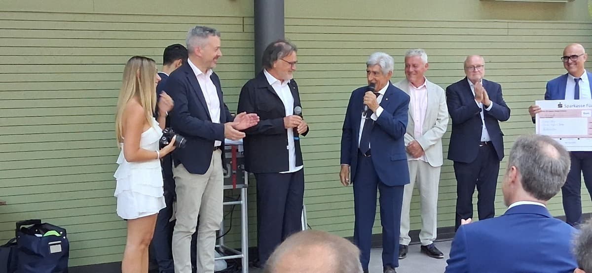 Trent'anni di Lions Club Santo Stefano Belbo: festa a Fontanafredda con tre importanti donazioni