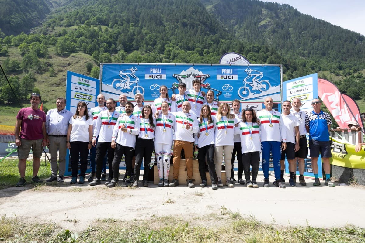 Il campionato italiano di downhill riempie Prali, ma alle premiazioni manca il Comune