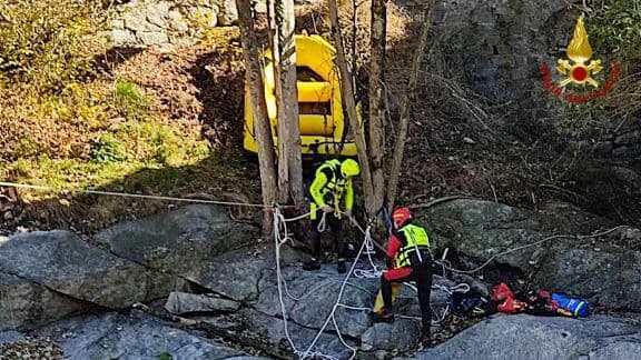 Scivola in un canale, soccorso un uomo a Salussola dai Vigili del Fuoco