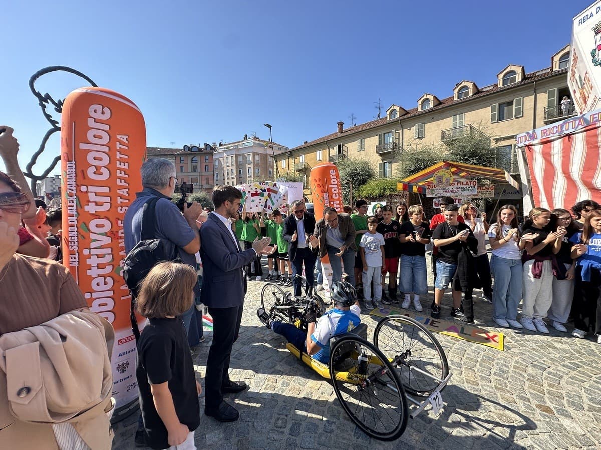 Obiettivo Tricolore ad Alba, gli studenti salgono sulle handbike: "Una sensibilità profonda verso la disabilità"