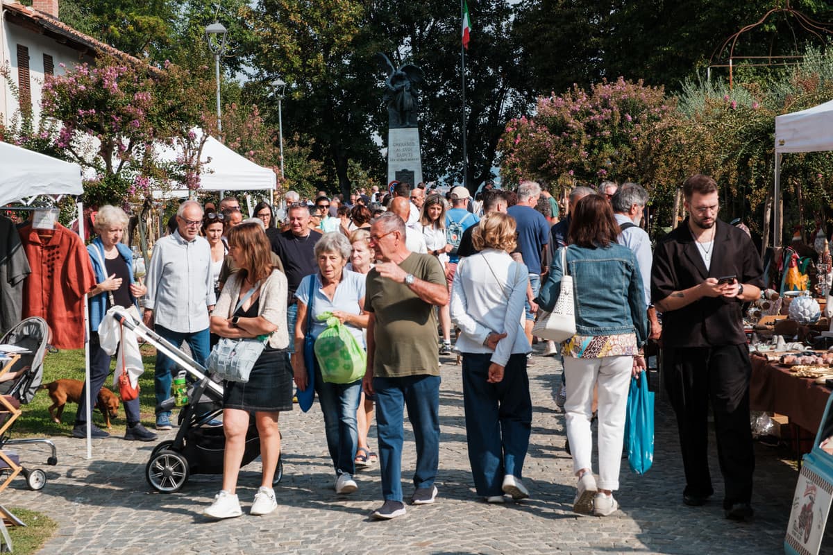 Cherasco, domenica 11 ottobre torna il mercato dell'antiquariato