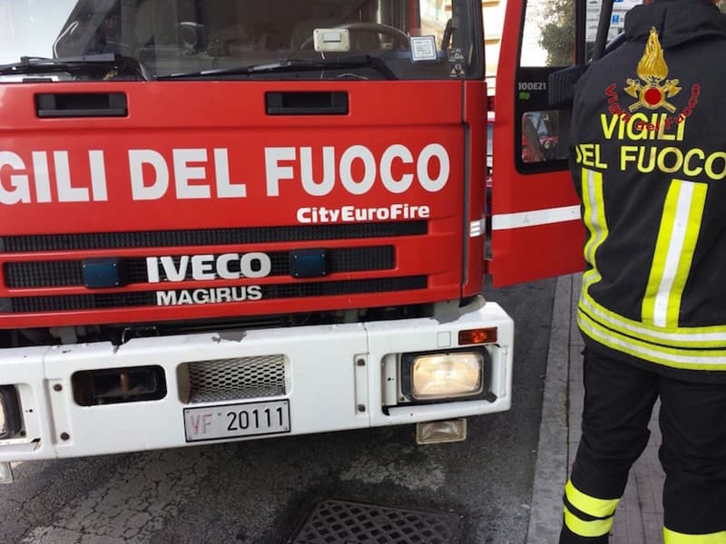 Temporale nel Saluzzese, allagati cantina e garage a Vottignasco: vigili del fuoco al lavoro