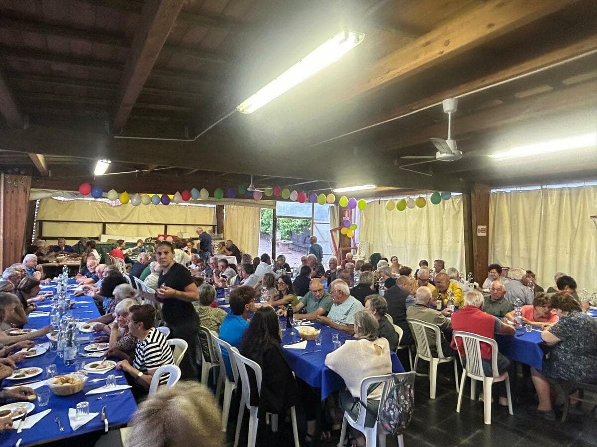 Grande partecipazione a Lesegno per la serata Auser: 2.340 euro a sostegno dell'associazione