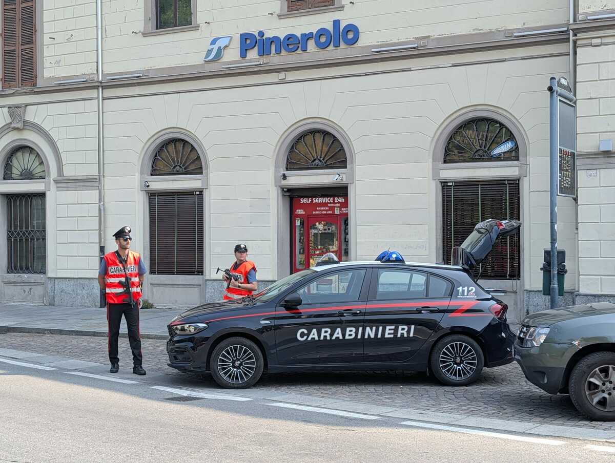 Pinerolo, 37enne arrestato in flagranza per estorsione