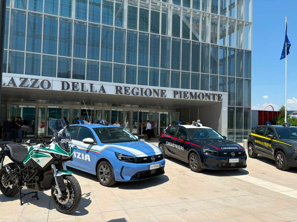 Nuovi mezzi per la sicurezza di Torino, in piazza Piemonte la flotta del Patto urbano [FOTO]