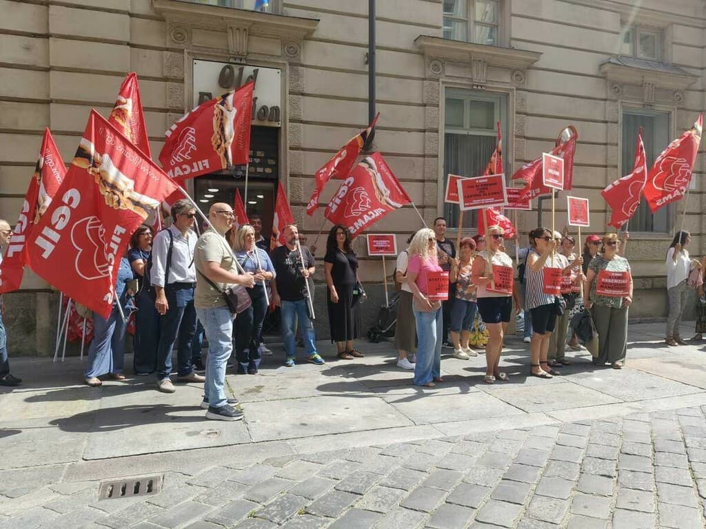 Stipendi bassi e spesso in nero, le badanti in protesta: "Invisibili ma nostro welfare insostituibile"