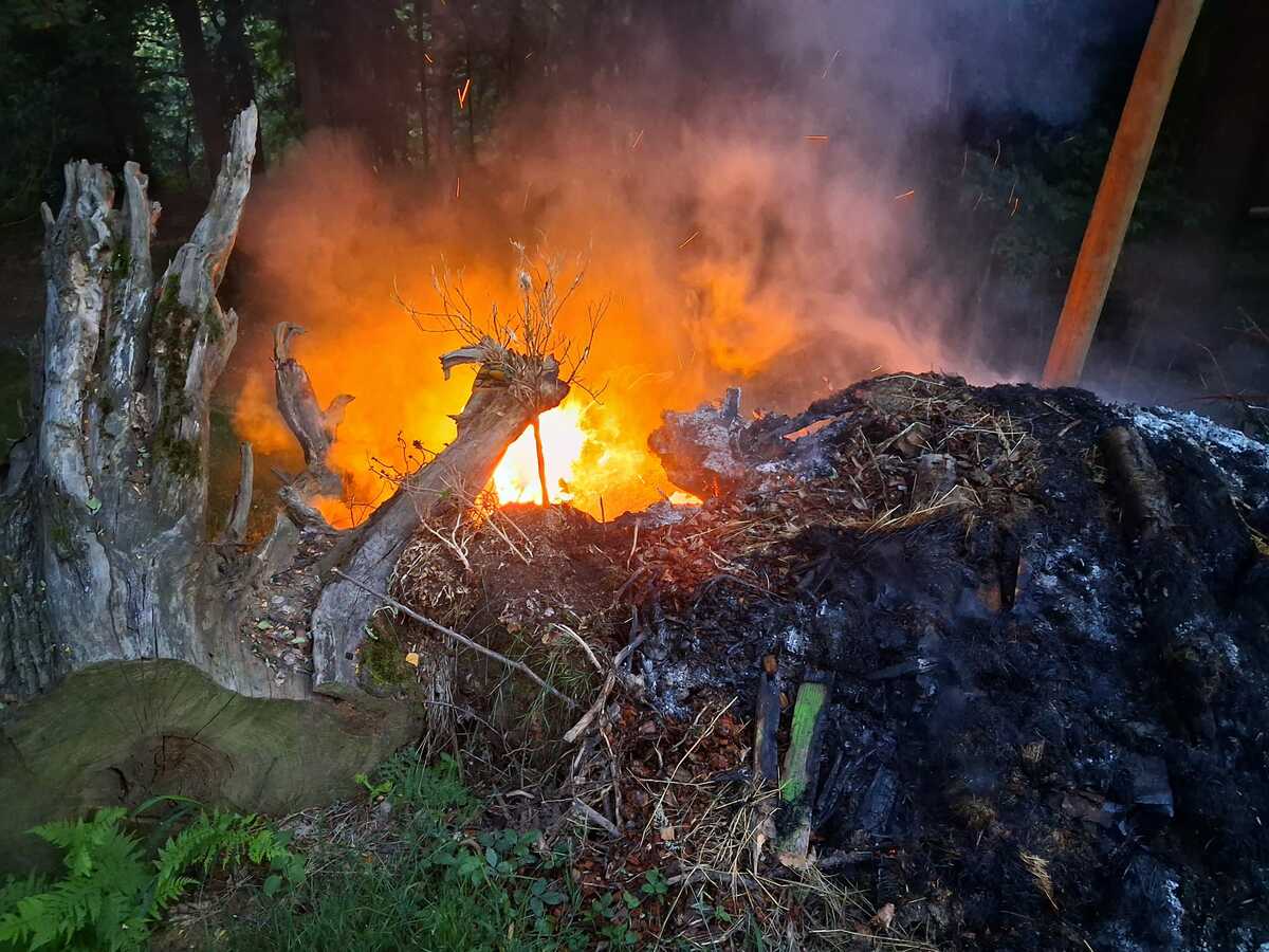 Biella, sterpaglie a fuoco: scatta l’allarme in serata al Vandorno