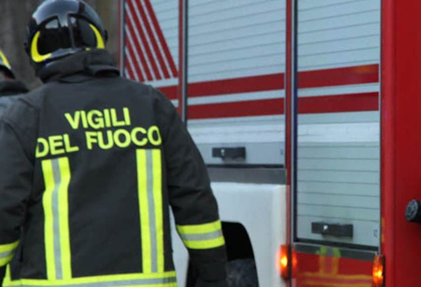 Incendio in una cabina idroelettrica sulla strada per Sant'Anna di Vinadio: l'intervento dei vigili del fuoco
