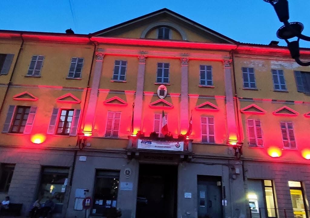  Illuminati edifici e monumenti per promuovere la cultura della donazione del sangue FOTO