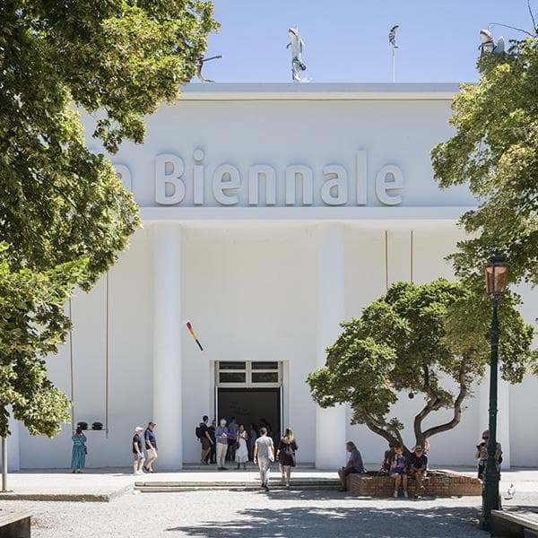 Scontro tra Bruxelles e Biennale di Venezia: rischio stop ai fondi UE per il padiglione russo