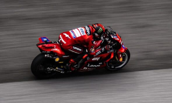 MotoGp, Ogura vince ad Assen, Bagnaia si ritira, brutta caduta per Bezzecchi