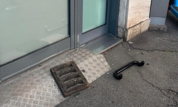 Tenta di entrare in uno studio privato sfondando la porta con un tombino: arrestato un 27enne a Torino