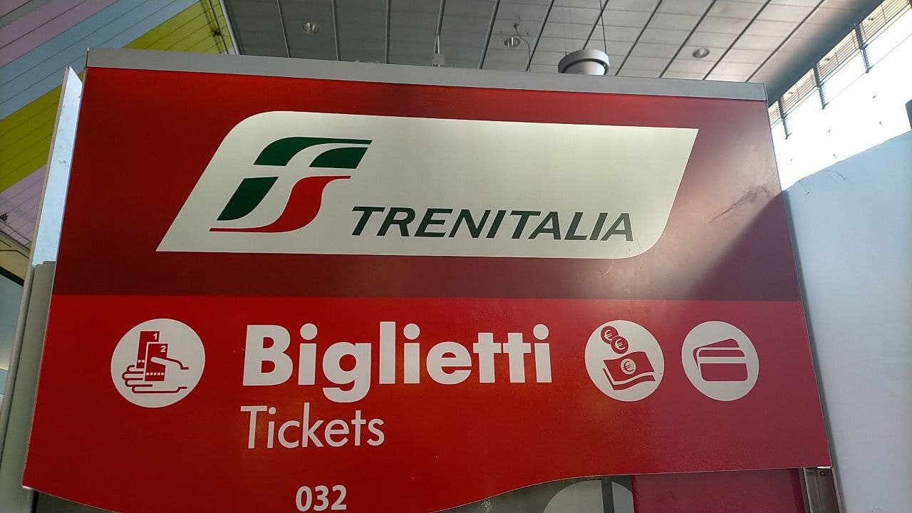 Attacco hacker ai sistemi Trenitalia: dati dei passeggeri potenzialmente violati