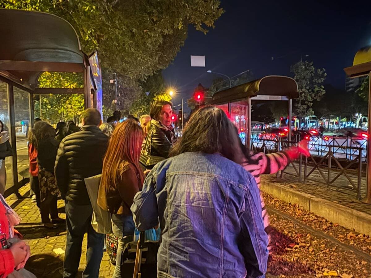Attese interminabili per il tram 4, la rabbia dei cittadini: “Inaccettabile”