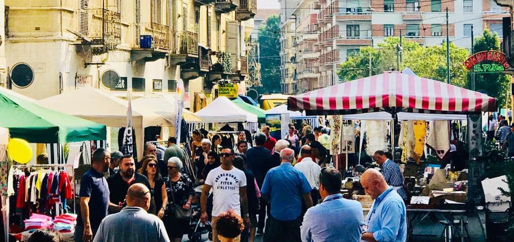 Gonfiabili, bancarelle, negozi aperti e vino: torna la Festa dell'Uva di via Nicola Fabrizi