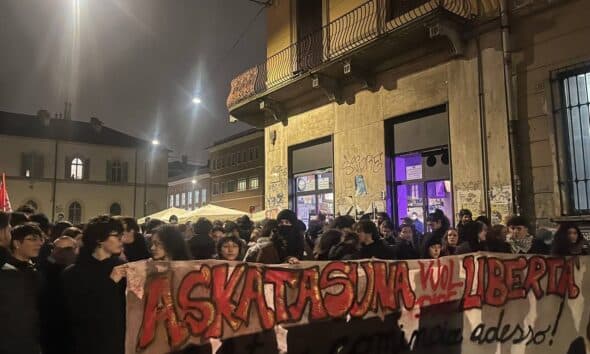 Torino: i militanti di Askatasuna si preparano al grande corteo di protesta, che partirà da Palazzo Nuovo