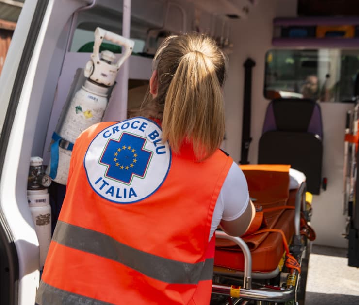 Croce Blu Italia, nuova ambulanza per la sede di Vercelli FOTO