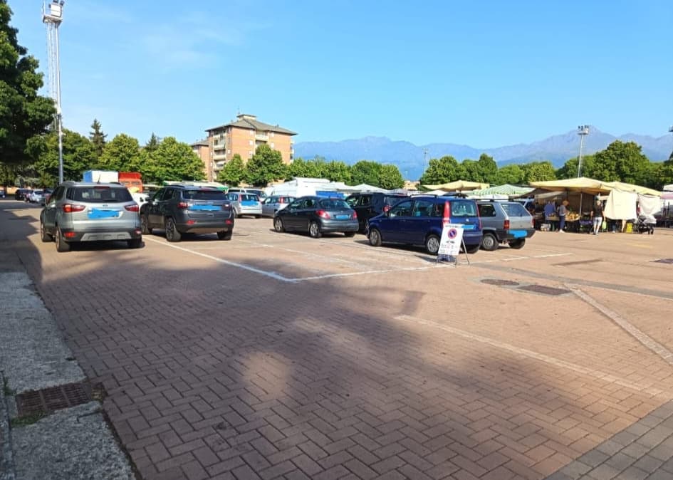 Concertozzo, scatta il divieto di sosta in piazza Falcone, "Cartelli ignorati" 