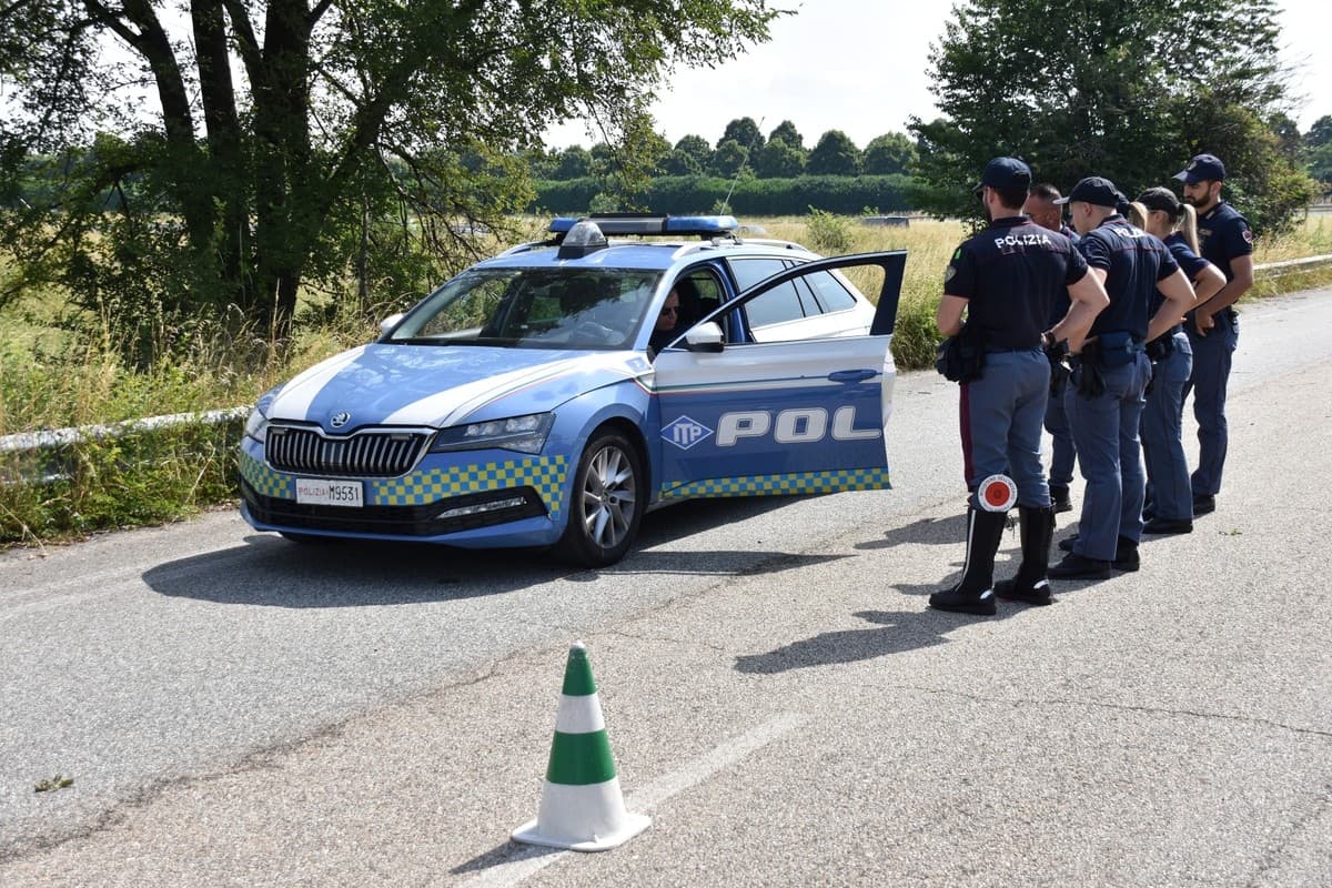 Orbassano, corsi di guida sicura per gli agenti di Polizia presso la pista Stellantis