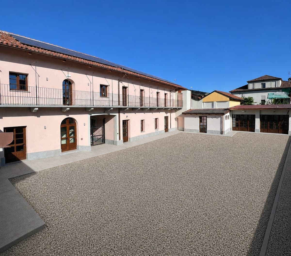 Pannelli fotovoltaici e nuovo impianto di riscaldamento per il centro polivalente di Piscina