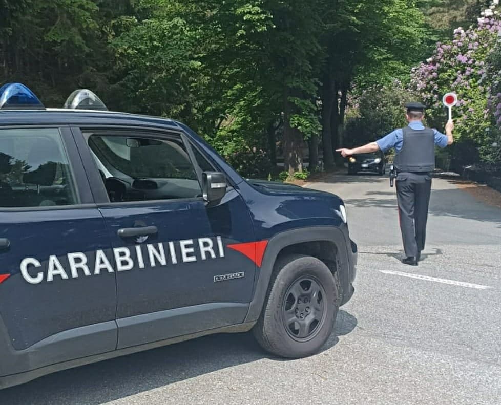 Non si ferma all’alt dei Carabinieri, si dà alla fuga nelle strade di Cerrione