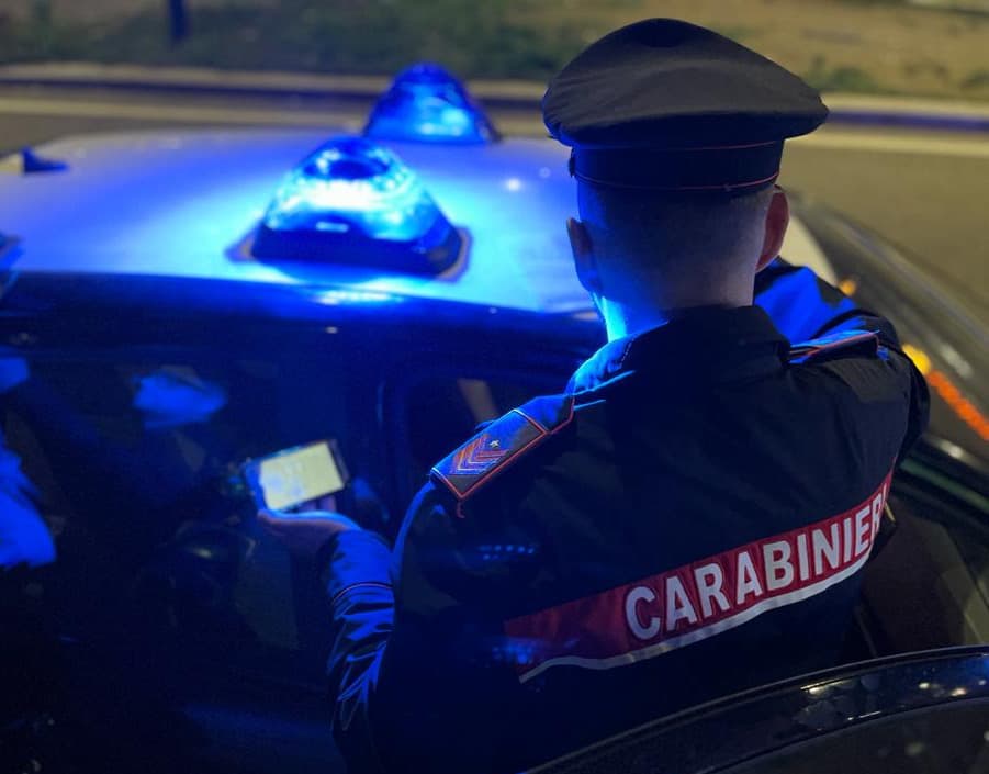 Fermato in Valsessera per un controllo, nasconde la droga in bocca: nei guai un giovane