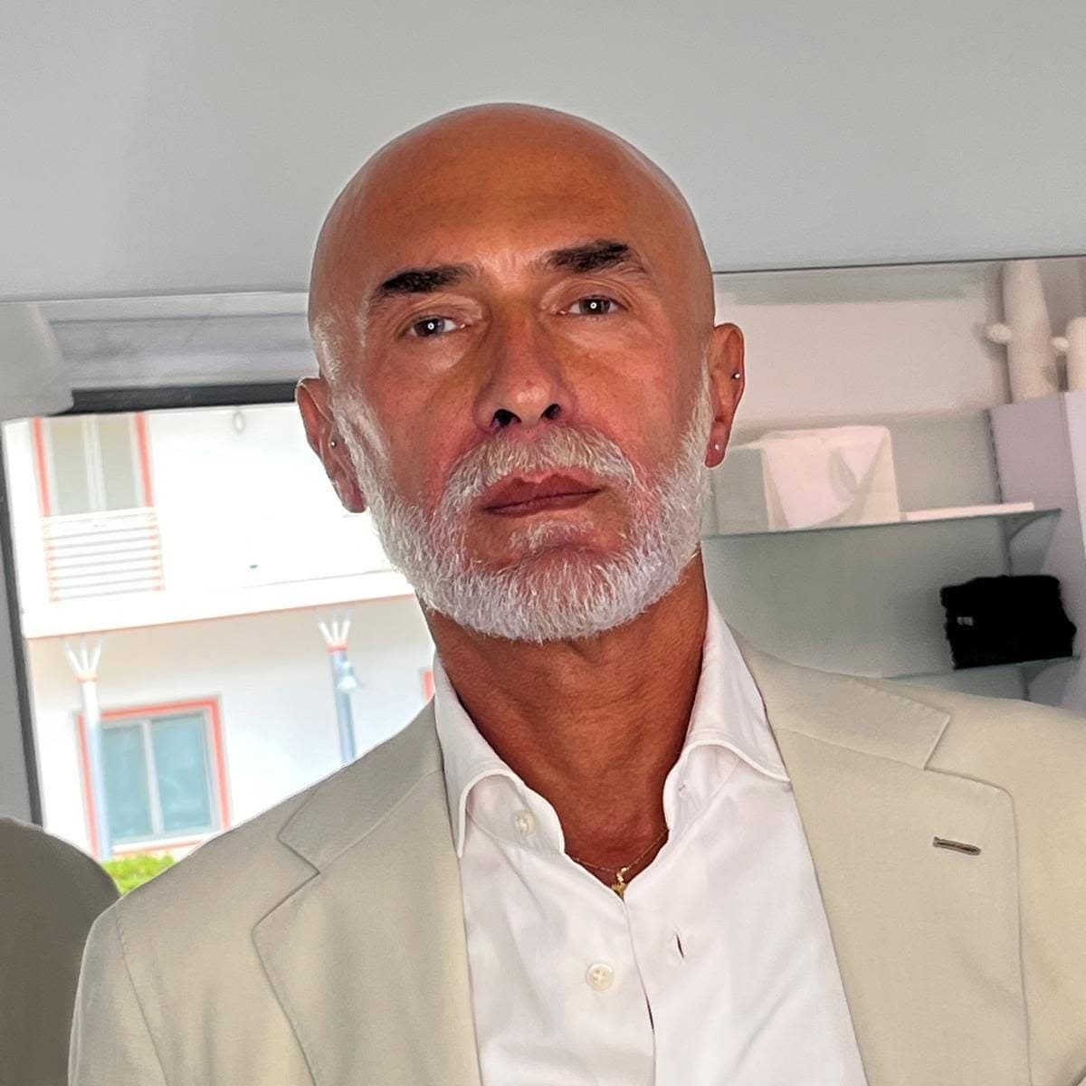 La ricerca di una ‘felicità che tiene’ stasera in biblioteca a Pinerolo