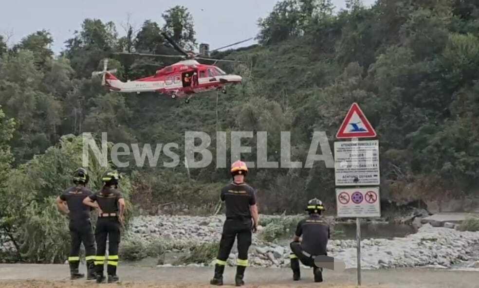 Biella, sei giovani bloccati dalla piena improvvisa del torrente Cervo: tratti in salvo dal Drago dei Vigili del Fuoco FOTO e VIDEO
