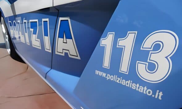 Aggrediscono una guardia e le commesse provando a rubare profumi per oltre 600 euro: due arresti a Torino