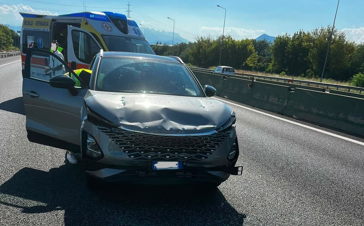 Scontro tra tre auto in corso Regina Margherita, otto feriti e traffico in tilt