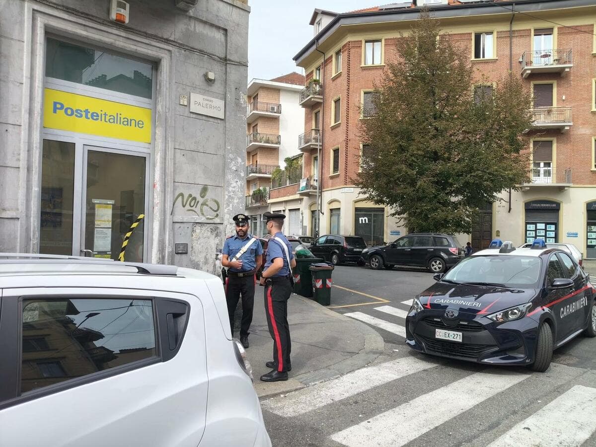 Aveva rapinato l'ufficio postale di corso Palermo: i carabinieri incastrano un 50enne "cliente affezionato"