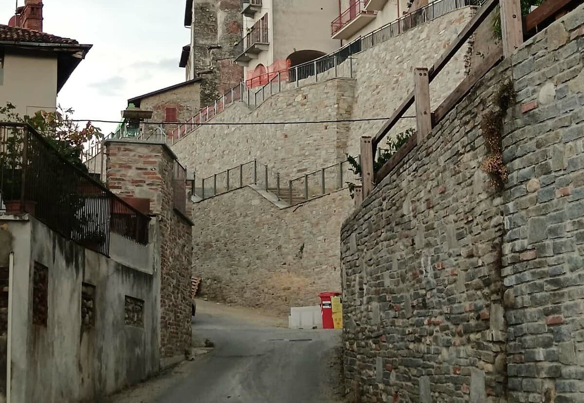 Costigliole Saluzzo, via Siccardi si rinnova: un milione di euro per sicurezza e valorizzazione del borgo medievale