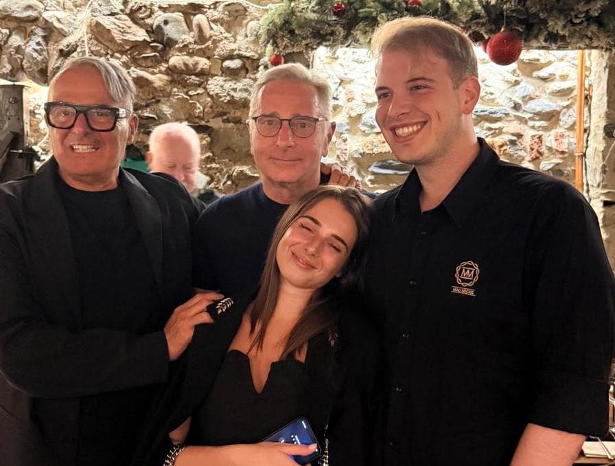 Paolo Bonolis a Limone Piemonte, tra sorrisi e foto 